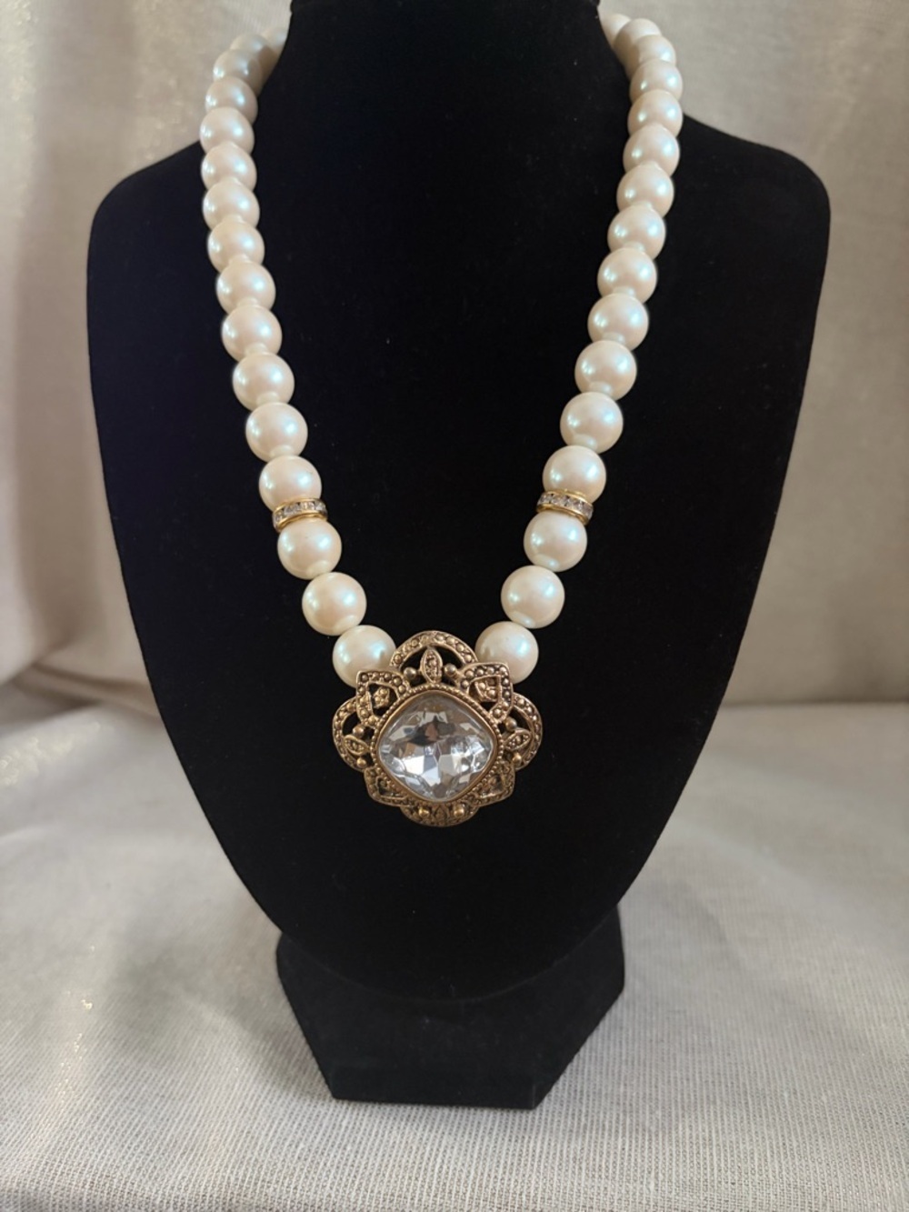 Vintage 1979’s Avon White Pearl Necklace with Gold Filigree Pendant